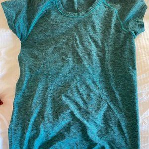 EUC Lululemon Swiftly Tech Green / Black thread Women's Shirt / Top. Size 10 / L